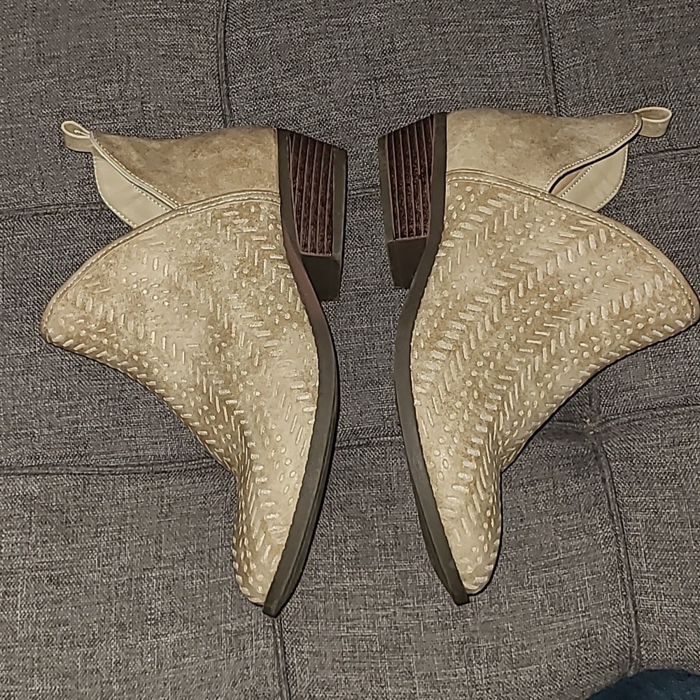 Serra Bootie Women size 8 Beige Split Shaft Ankle Boot Block Heel - Picture 11 of 11